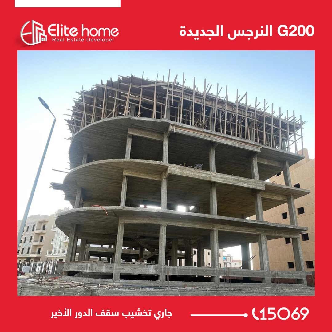 جاري تخشيب سقف الدور الأخير